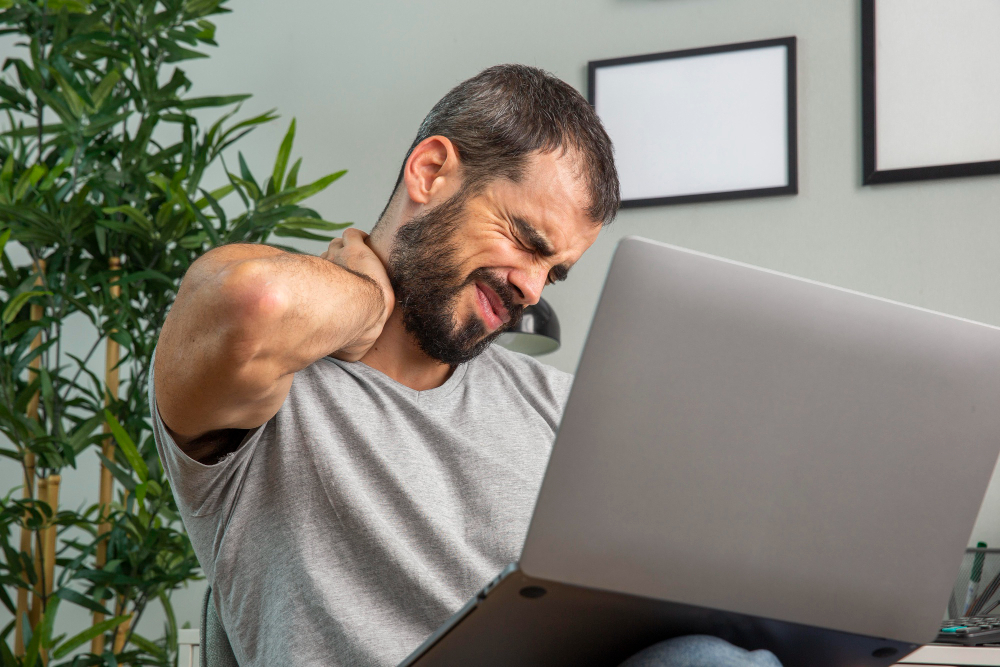 ¡Alerta Postural! Tu Cuerpo Te Está Gritando: Decodifica los 3 Dolores Más Comunes del Teletrabajo